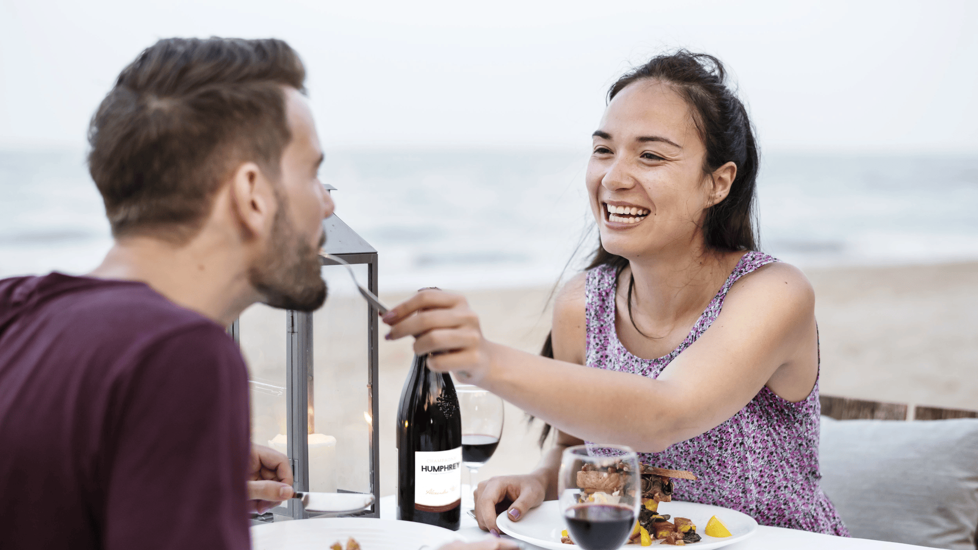 couple-enjoying-a-romantic-dinner-at-the-beach-2022 Couple Enjoying a Romantic Dinner at the Beach